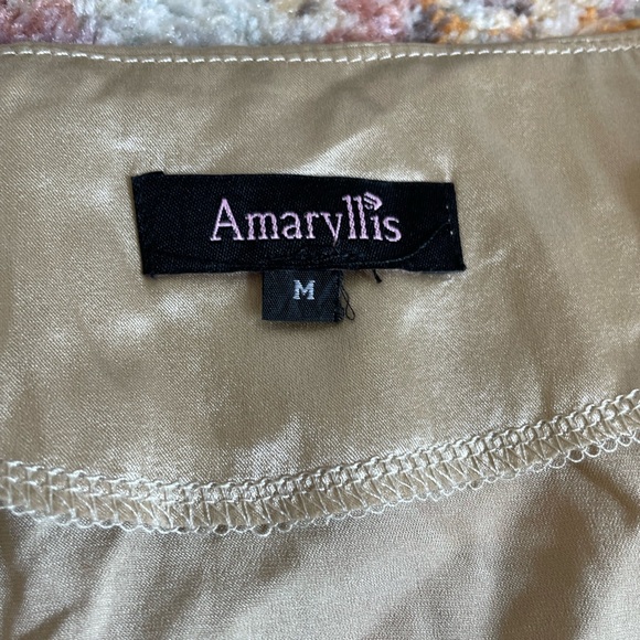 Amaryllis Silky Crop Blouse - Picture 5 of 5